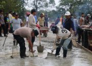 Gotong Royong Bersama Satgas Ops Damai Cartenz, Warga Mimika Rasakan Manfaat Akses Pemakaman yang Lebih Baik