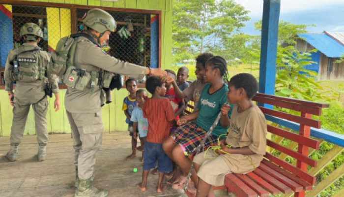 Langkah Kecil, Rasa Aman yang Besar: Patroli Humanis Satgas Ops Damai Cartenz Hangatkan Kenyam
