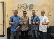Satgas Kepolisian Operasi Damai Cartenz Terima Bantuan 2.000 Pasang Sandal dari Tiga Perusahaan untuk Masyarakat Papua
