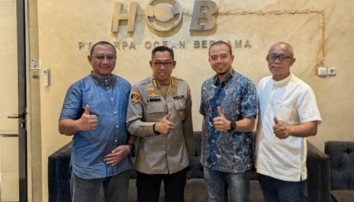 Satgas Kepolisian Operasi Damai Cartenz Terima Bantuan 2.000 Pasang Sandal dari Tiga Perusahaan untuk Masyarakat Papua