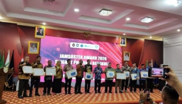 Bukan Sekadar Piagam, Bupati Kaur Raih Jamsostek Award 2026 Terbaik II Se-Bengkulu
