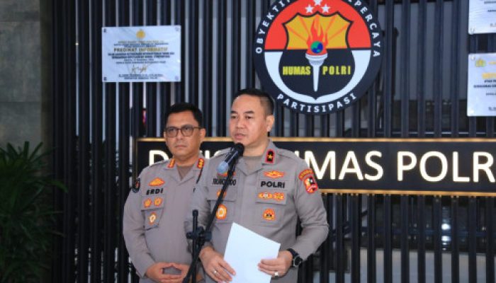 Di Hari Kemerdekaan, Polri Serentak Gerakkan 44 Truk Bantuan untuk Masyarakat Terdampak Gempa Flores