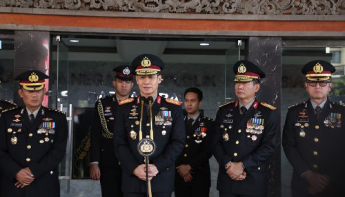 Polda Bali Kirim 5 Truk Bantuan untuk Korban Bencana Alam di NTT