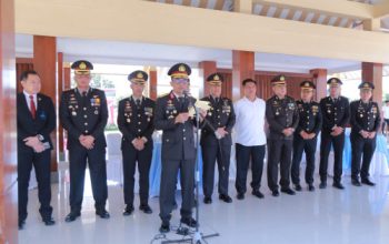 Usai Upacara HUT RI Ke-81, Kapolda NTB Lepas 8 Truk Bantuan untuk Korban Gempa NTT